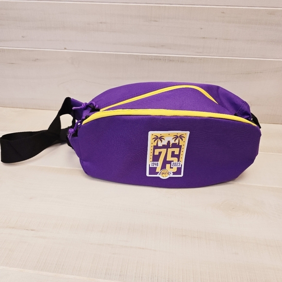 {OS} NBA Los Angeles Lakers 75th Anniversary Sling Bag Fanny Pack Men's - Picture 1 of 13